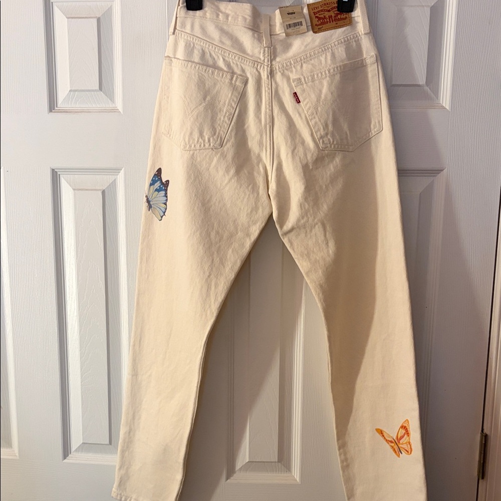 NWT Levi’s Cream Jeans w Butterfly Design 🦋 - Picture 6 of 6